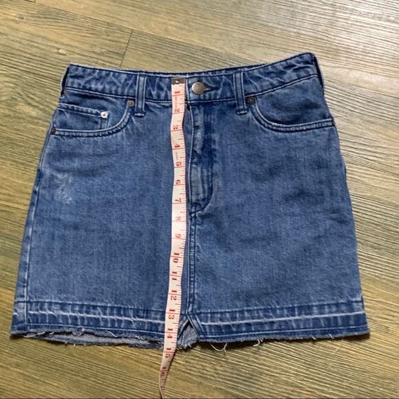 Free People UO Raw Hem Distressed Cut Off Denim 5 Pocket Jean Mini Skirt 2 - Picture 6 of 7
